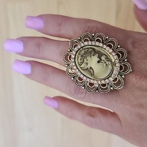 Beautiful Vintage Oval Shape Charming Lady Figure Ring